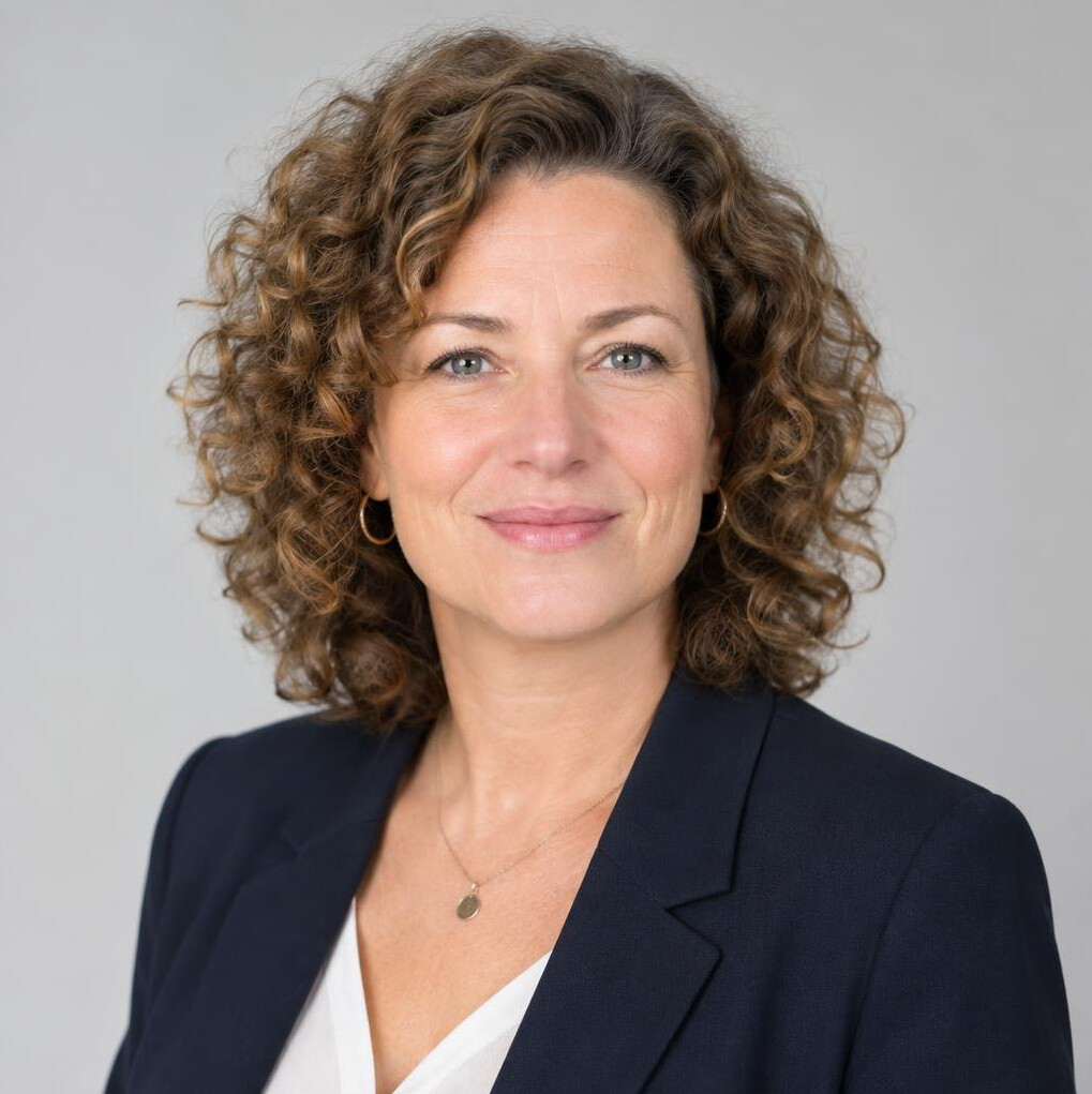 Woman with curly hair in professional attire